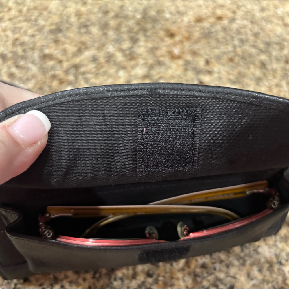 Wilsons Leather Elegant Black Crossbody Bag - Picture 4 of 16